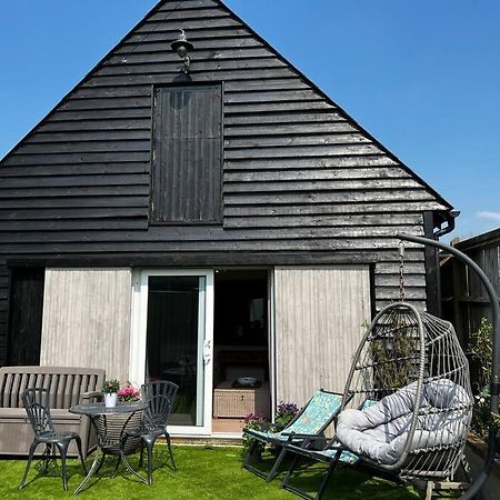 Quirky 1 Bedroom Barn On The River In Арундел Экстерьер фото